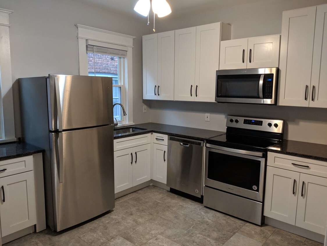 Foto principal - 32 Pawling Ave