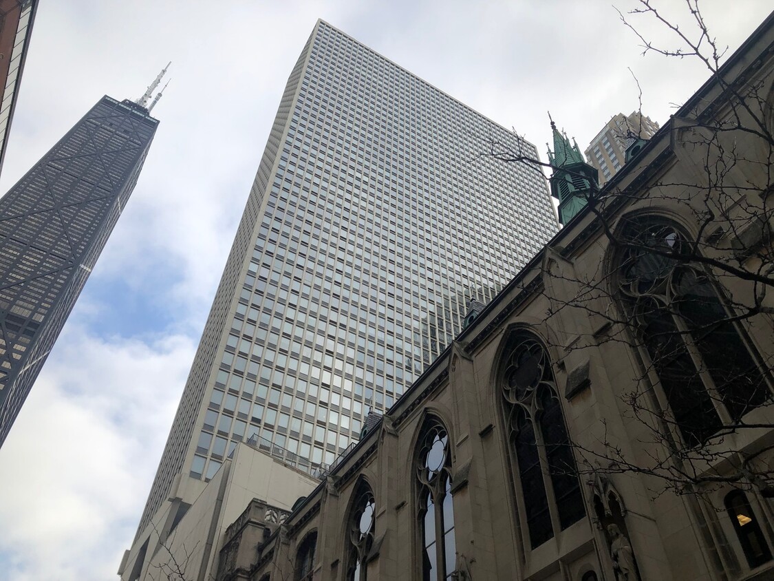 Foto principal - 111 E Chestnut St