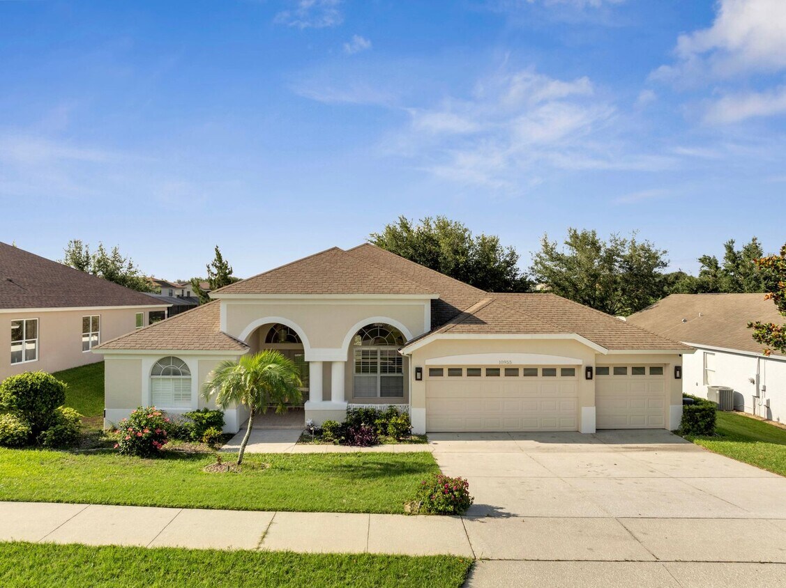 Primary Photo - Stunning 4/3 with Fence Enclosed Yard in t...
