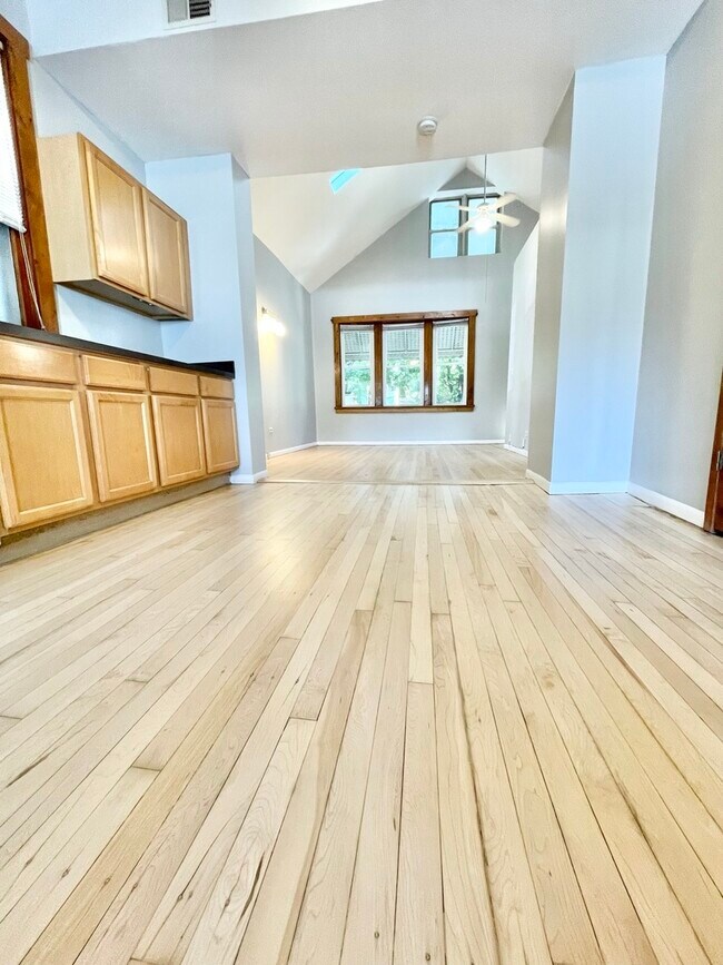 Foto del edificio - 2039 W McLean Ave