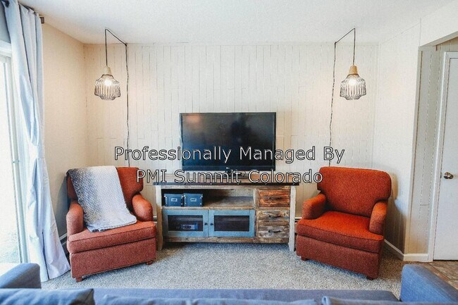Foto del edificio - 933 Straight Creek Dr