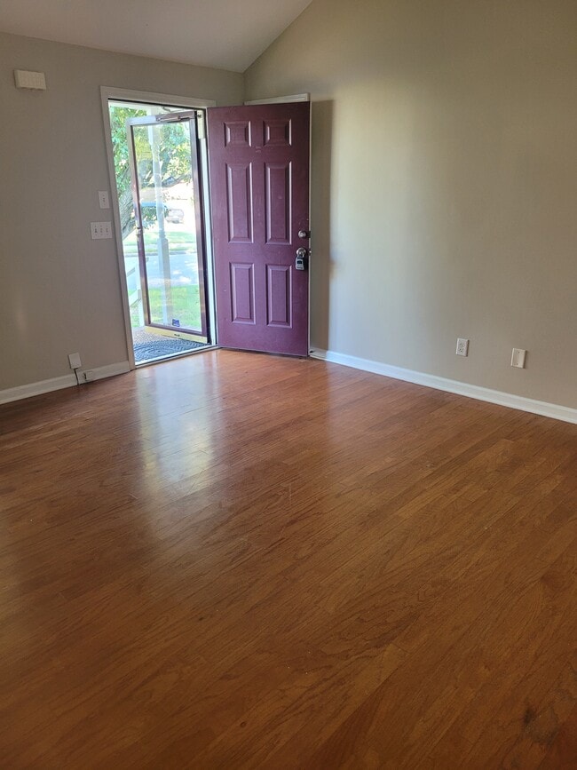 Foto del edificio - 604 Forest Park Ct