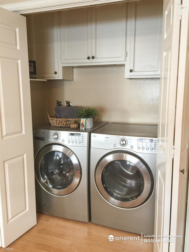 Foto del edificio - 3 br, 2.5 bath Townhome - 7174 Rainbow Dr -