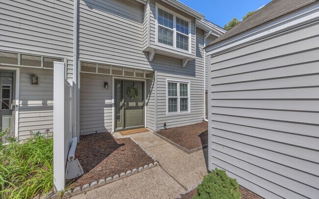 Foto del edificio - READY NOW!! 3-Bedroom Townhome w/Attached Garage! Golf Course Views - Pet Friendly - All Appliances!