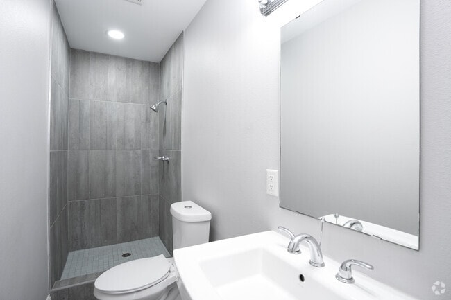 1 habitación, 1 baño - 250 pies cuadrados - Baño - Olympic Apartments