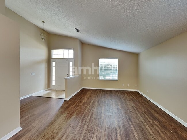 Foto del edificio - 1110 Bluegrass Dr