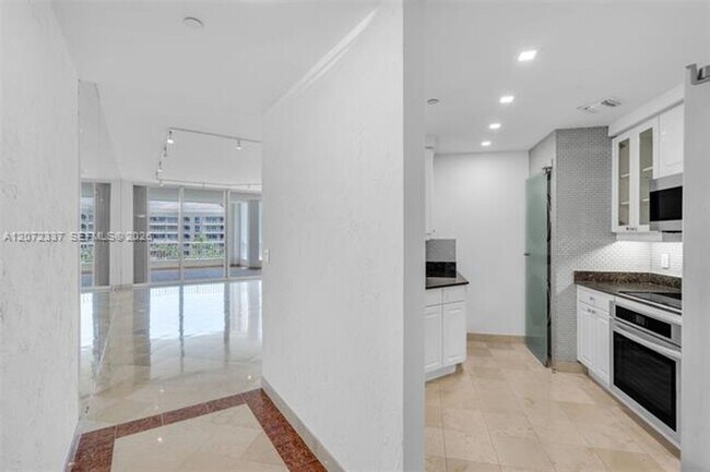 Building Photo - 715 Crandon Blvd