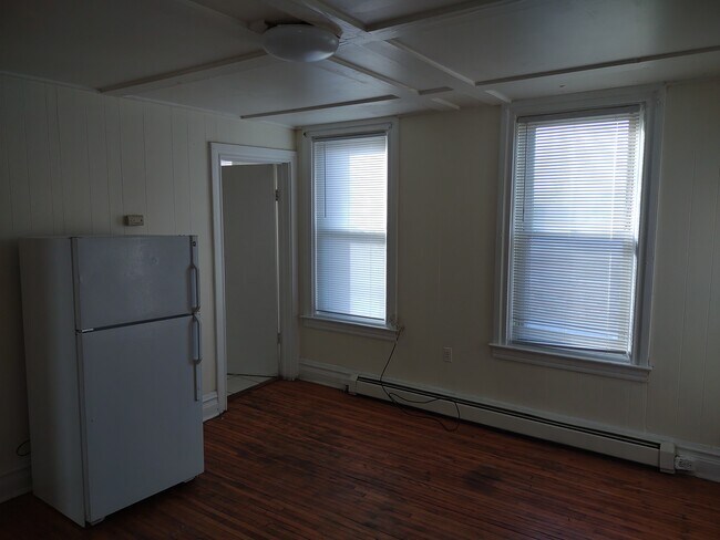 Building Photo - 1035 West Ave