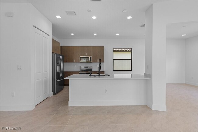 Foto del edificio - 5693 Cassidy Ln