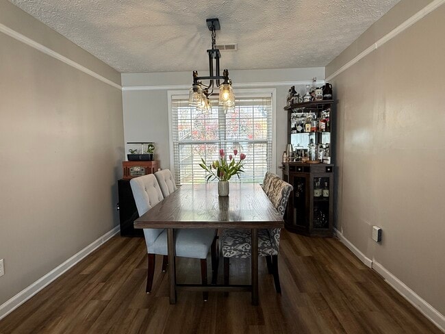 Building Photo - 2317 Kissing Tree Ln SE