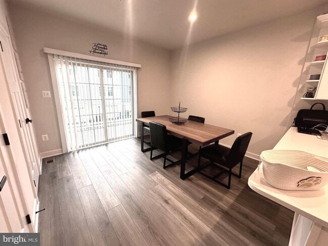 Foto del edificio - 19809 Habitat Ter