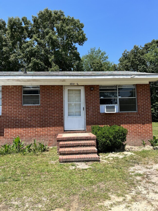 Building Photo - 4941C Fieldcrest Dr