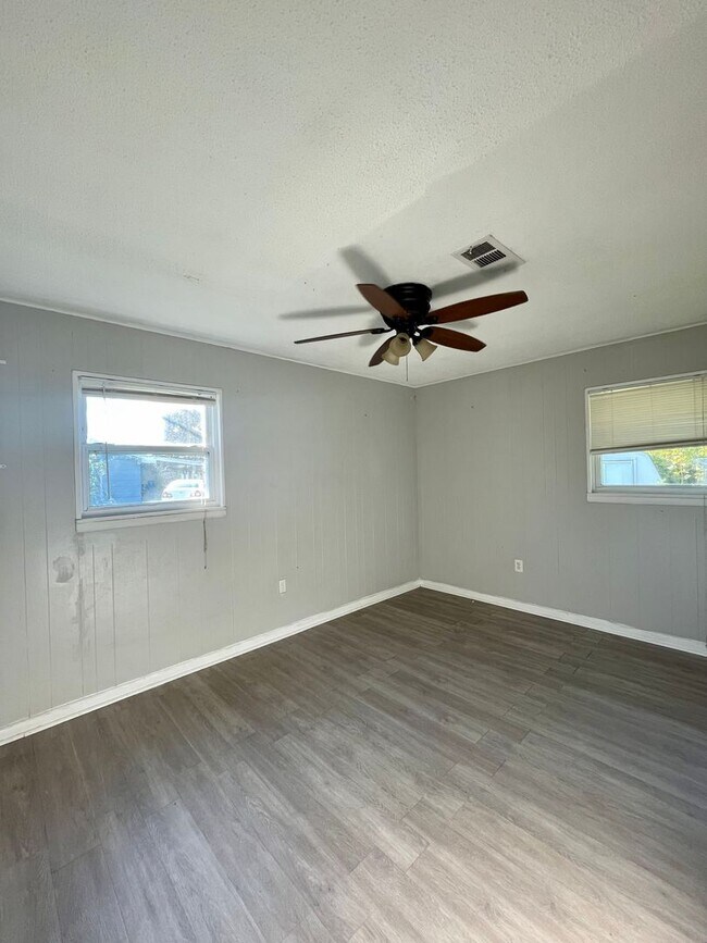Foto del edificio - 2103 Tyler St
