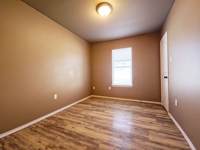 Building Photo - Cozy 3/2/1 in Northeast Lubbock