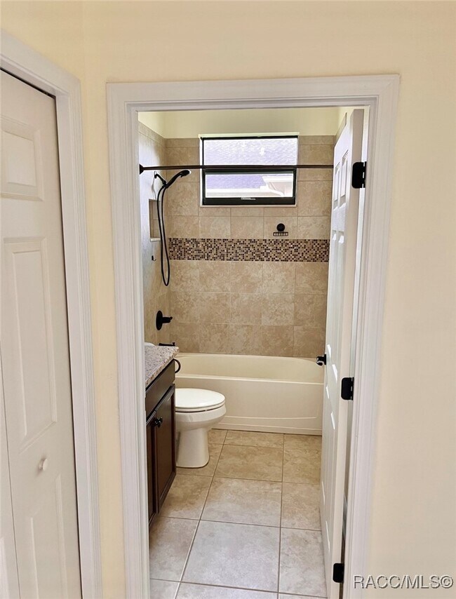 Building Photo - 2395 N Brentwood Cir