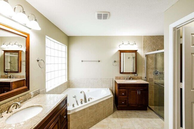 Foto del edificio - 18031 NW 18th St