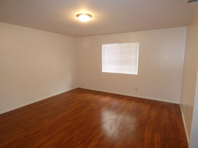Building Photo - Cozy 2 bedroom 2 bath House in Central Loc...