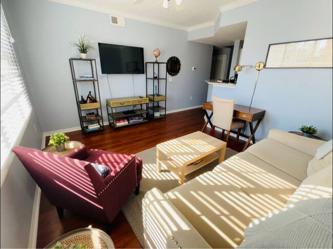 Building Photo - 501 Knights Run Ave