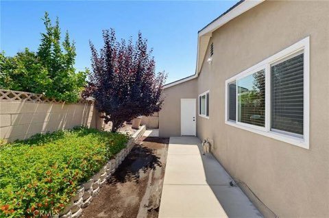 Building Photo - 14611 Ermita Ave