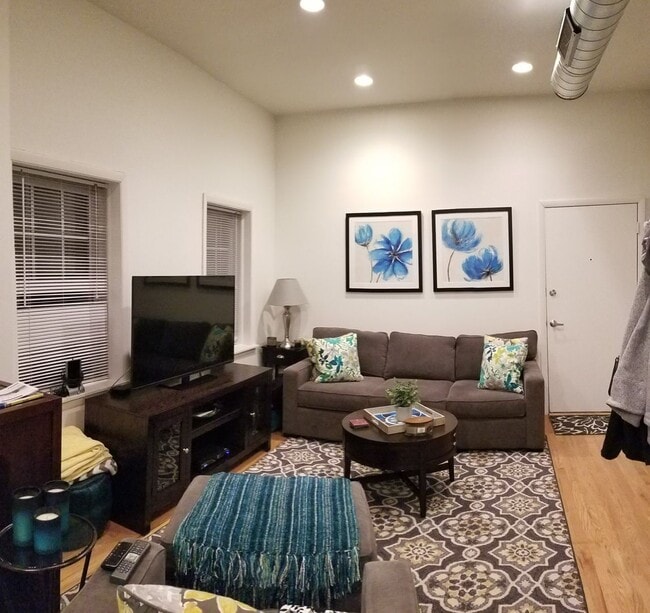 Foto del edificio - Great UK Village New- 2 Bedroom- Free Fast Internet, Laundry. Large Deck