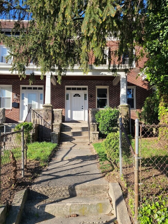 Building Photo - 531 Willow Ave