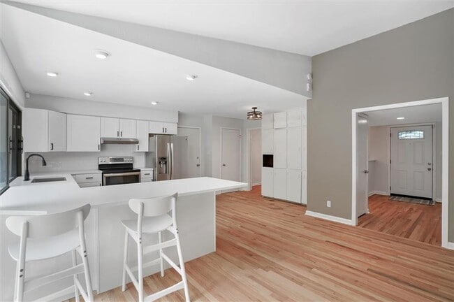 Building Photo - 8827 Mountain Path Cir