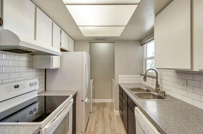 Building Photo - 7201 S Station Creek Way