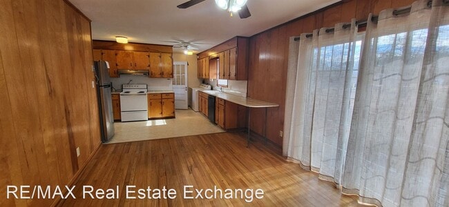 Building Photo - 3 br, 1.5 bath House - 172 Forest Road