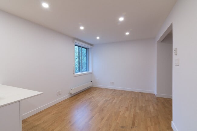 Building Photo - 4515 Rue Dupuis