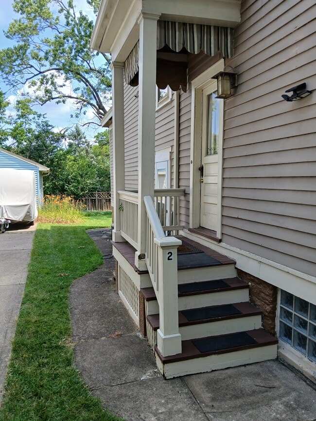 Units Entrance - 2461 Fairview Ave