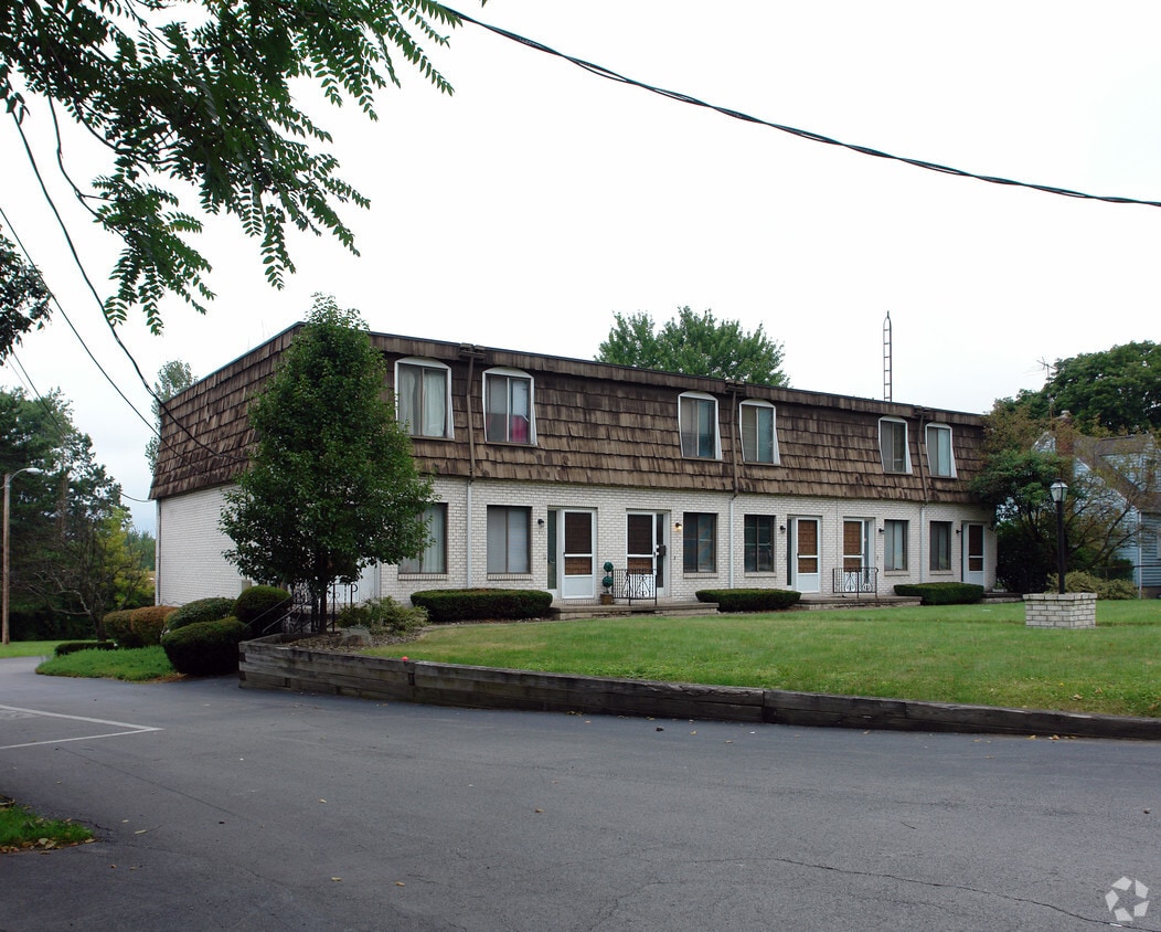 15481558 Niles Cortland Rd, Niles, OH 44446 Apartments in Niles, OH