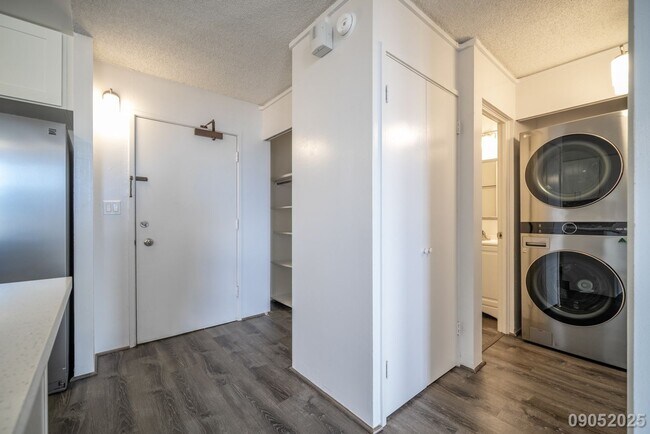 Foto del edificio - $2,300 / 1br - 594ft2 - Beautifully Renova...