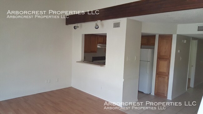 Building Photo - 1320 Bluffview Dr
