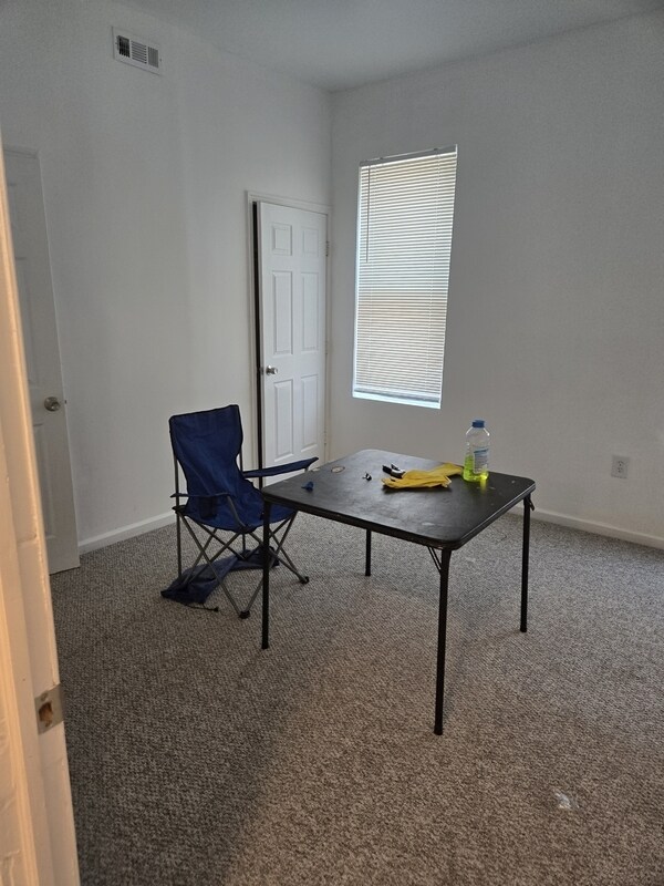Foto del edificio - 2042 N Stillman St