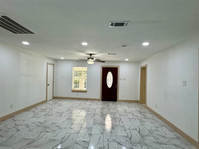Foto del edificio - 4613 Dewberry St