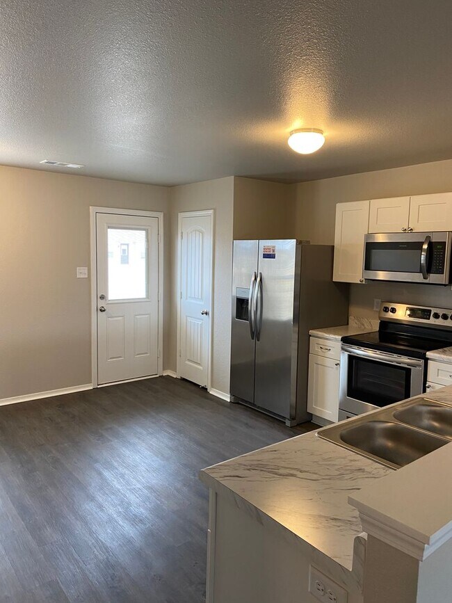 Foto del edificio - *Pre-leasing* Four Bedroom | Two Bathroom ...