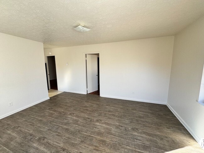 Building Photo - 122 Woodland Ave