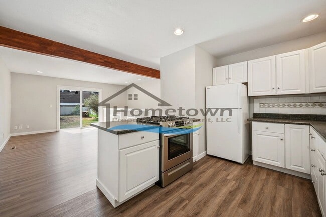 Building Photo - 4 Bedroom 2 Bath Home with 2-Car Detached Garage Available in Hayden, Idaho!