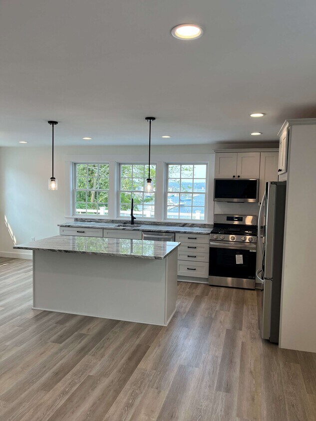 Foto principal - 169 E Main St