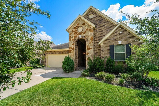 Building Photo - 14726 Woodland Dawn