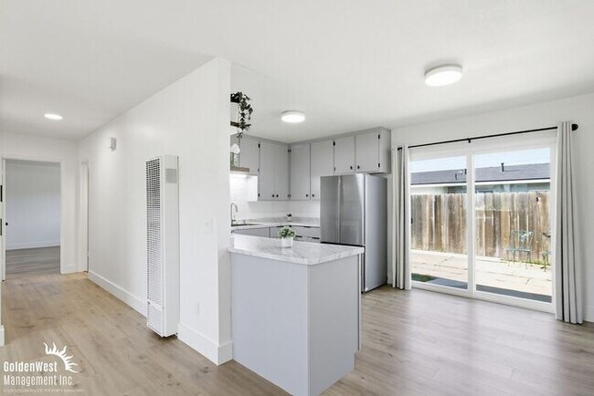 Foto del edificio - Beautifully Remodeled 3Bdm 2Ba Home in Prime Imperial Beach Location!