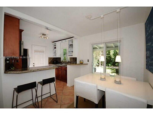 Foto del edificio - 273 NW 92nd St