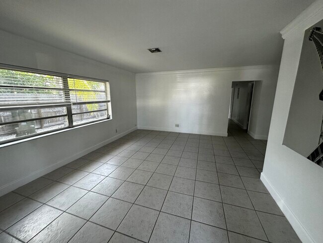 Building Photo - 2901 Albatross Rd