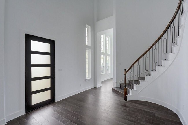 Building Photo - 2200 Cades Spirit Bend