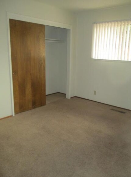 Building Photo - 557 Puccini Dr