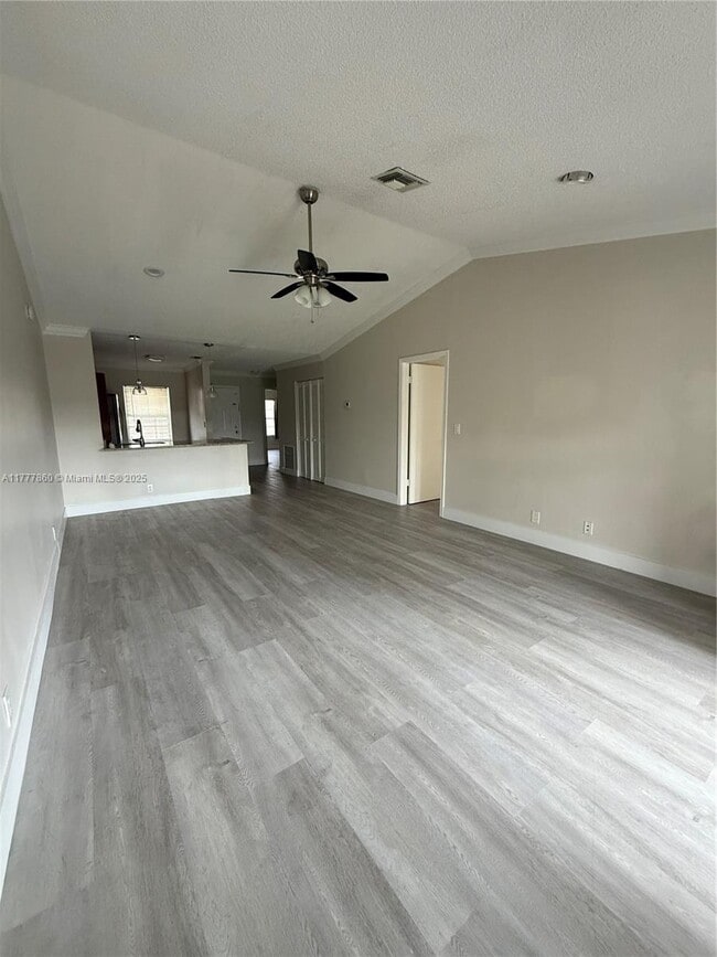 Building Photo - 9961 Three Lakes Cir