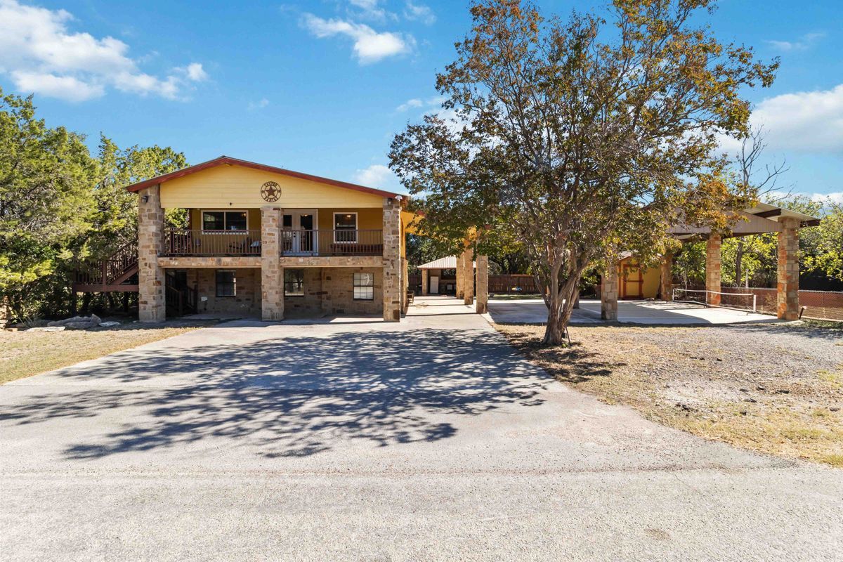 Building Photo - 2481 Lakeshore Dr