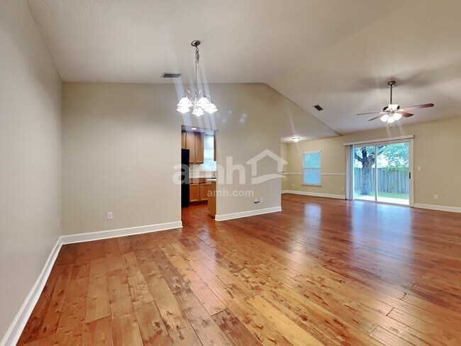 Foto del edificio - 6651 Chester Park Dr