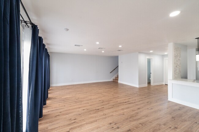 Foto del edificio - 3939 Knollcrest Dr