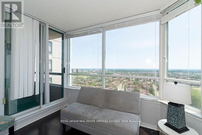 Building Photo - 550-2550 Webb Dr